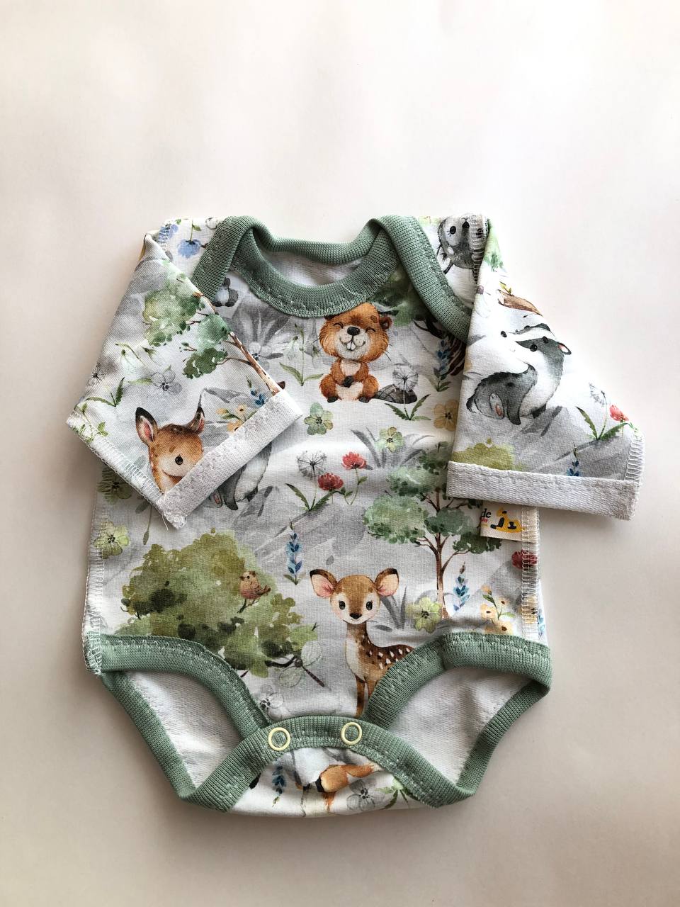 Bodijs “Meža pasaka” 40–42 — garās piedurknes, šuvumi ārpusē, viegli siltināts trikotāža