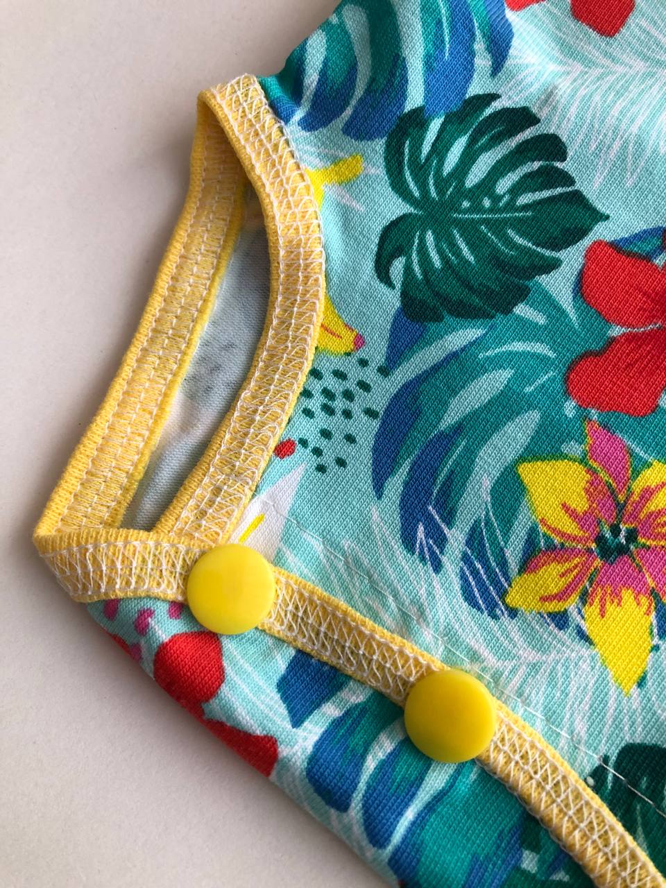 Bodijs “Tropu dārzs” 44–46 / īsas piedurknes / kokvilnas trikotāža