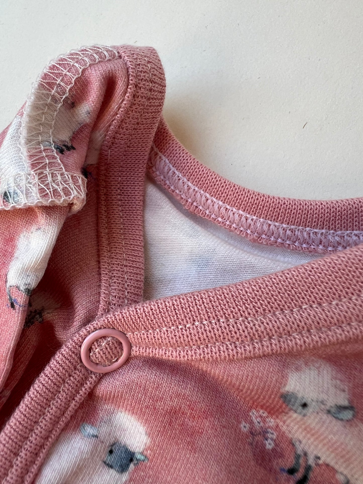 Комбинезон “Овечки-друзья” 46–48 — с закрытыми ножками и открытыми ручками, швы наружу