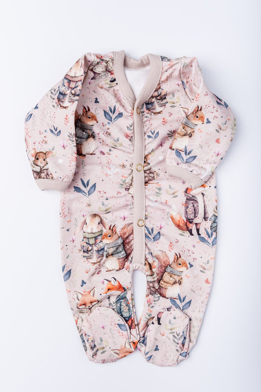 Bodijs “Meža pasaka” 46/48 — atvērtas rociņas, slēgtas kājiņas