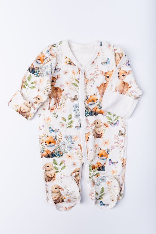 Slepis “Meža stāsti” 46 — aizvērtas kājiņas, garās piedurknes, šuvumi uz āru