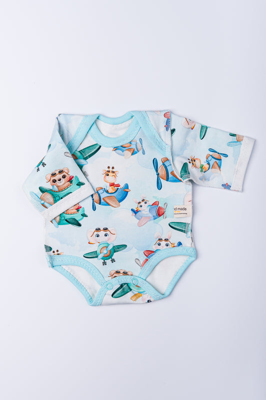 Bodijs “Debesu piedzīvojumi” 40–42 — garās piedurknes, šuvumi ārpusē, viegli siltināts trikotāža