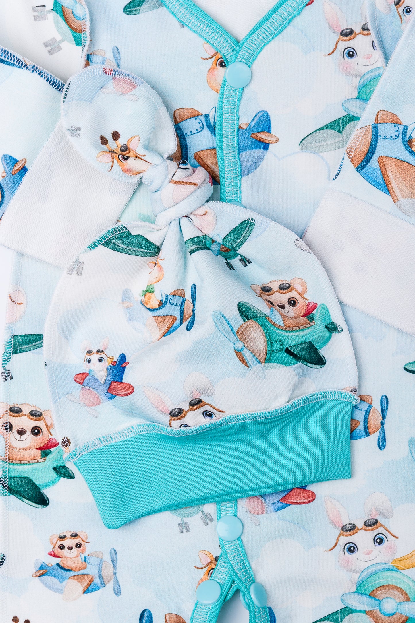 Slipiņš un cepurīte “Piloti” 48–50 — aizvērtas kājiņas, rociņas var aizvērt, siltināts trikotāža