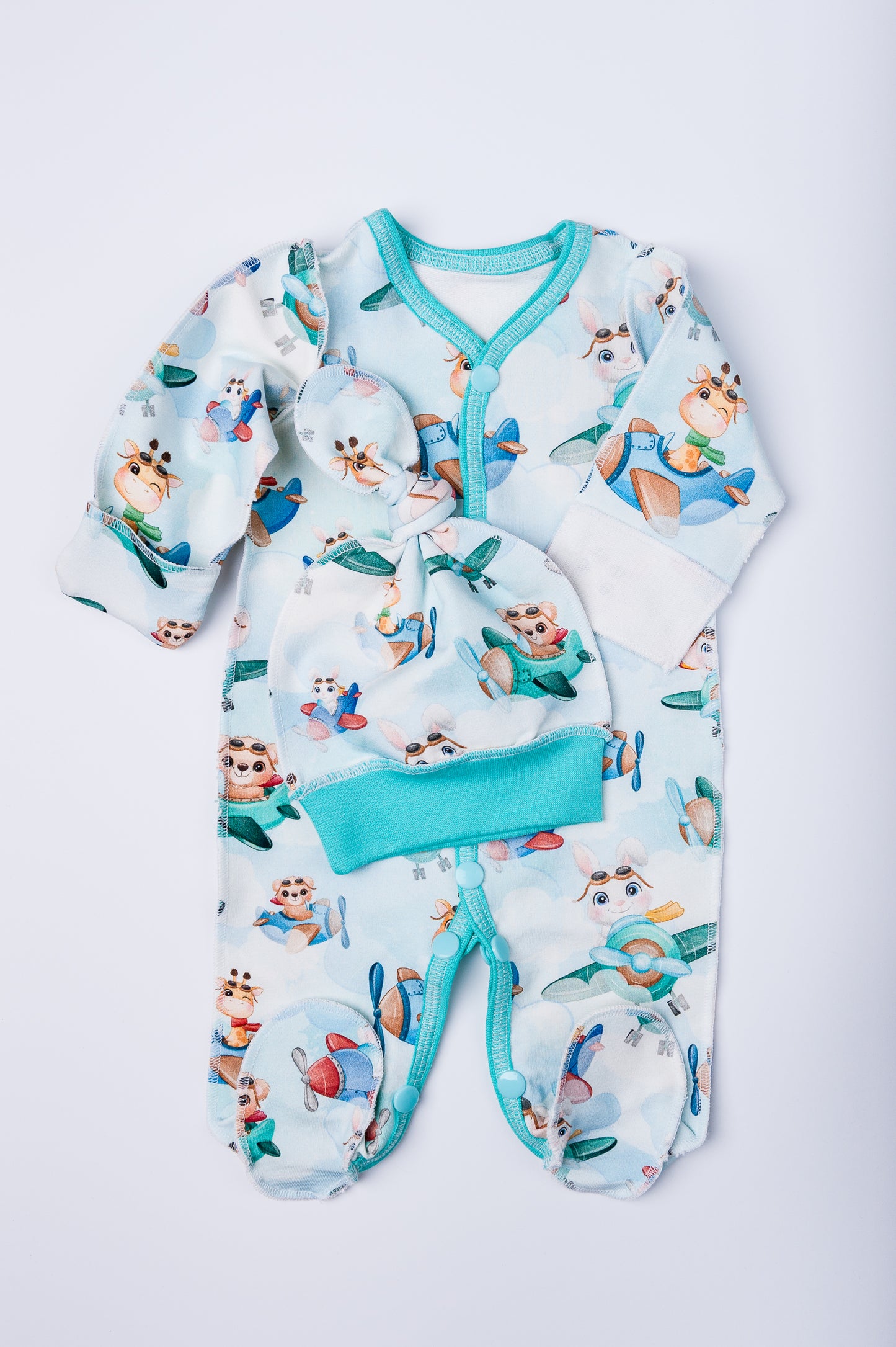 Slipiņš un cepurīte “Piloti” 48–50 — aizvērtas kājiņas, rociņas var aizvērt, siltināts trikotāža