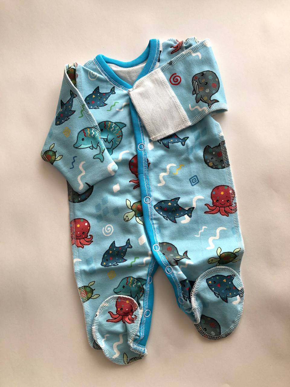 Slepis “Jūras draugi” 46 — aizvērtas kājiņas, garās piedurknes, šuvumi uz āru