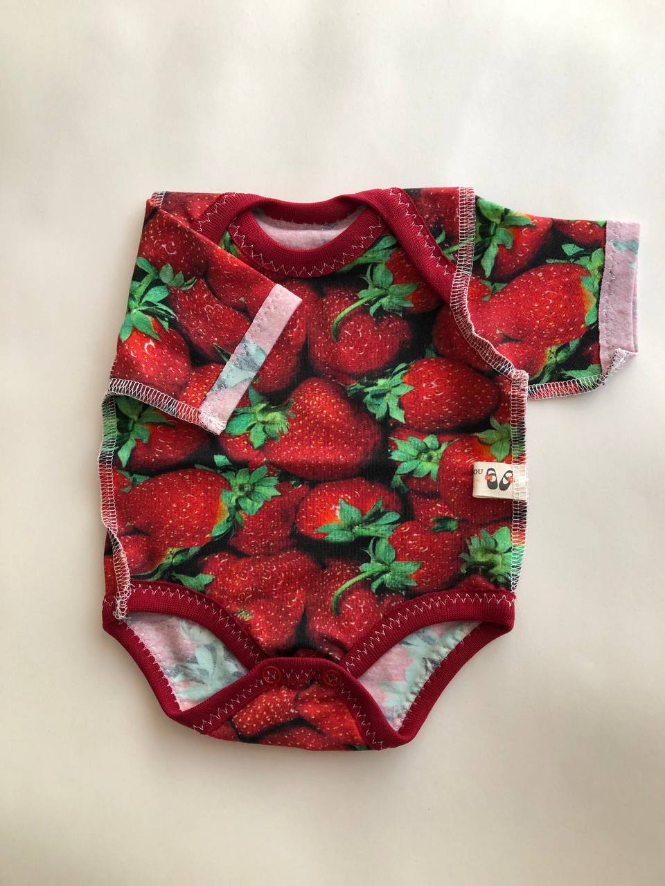 Bodijs “Zemenīte” 40–42 — īsas piedurknes, šuvumi ārpusē, plāns kokvilnas trikotāža