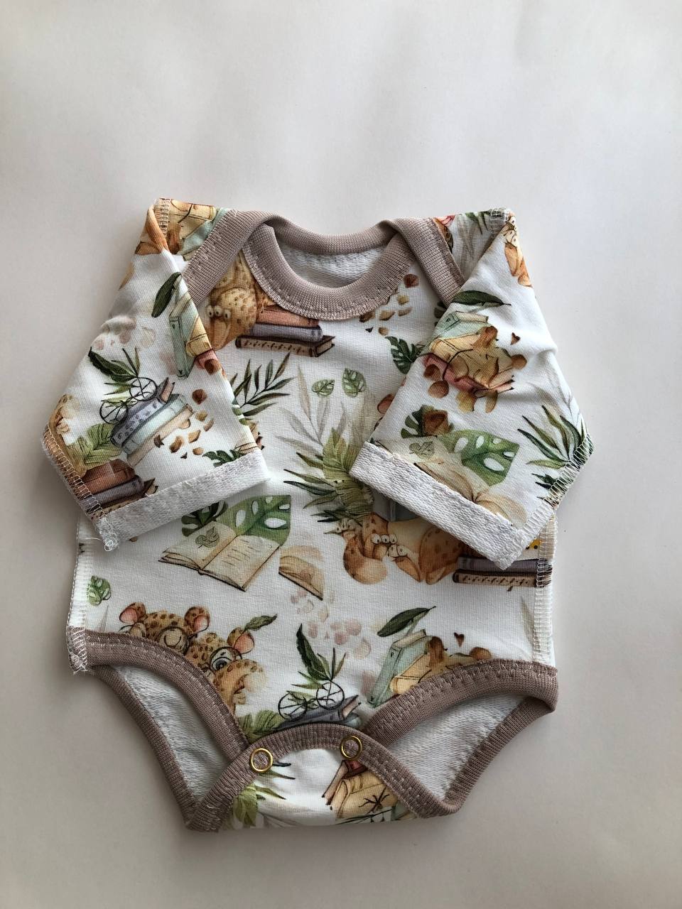 Bodijs “Vakara pasakas” 40–42 — garās piedurknes, šuvumi ārpusē, viegli siltināts trikotāža