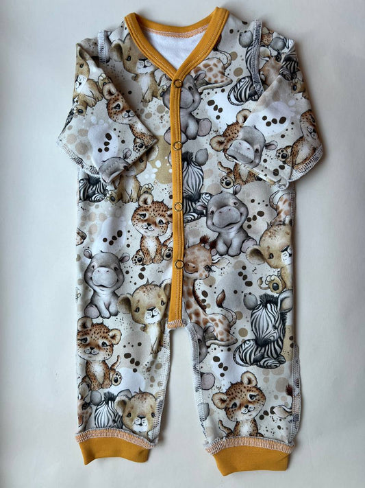 Slepis “Savannas draugi” 43 — siltināts trikotāža, atvērtas rokas un kājas, vīles ārpusē