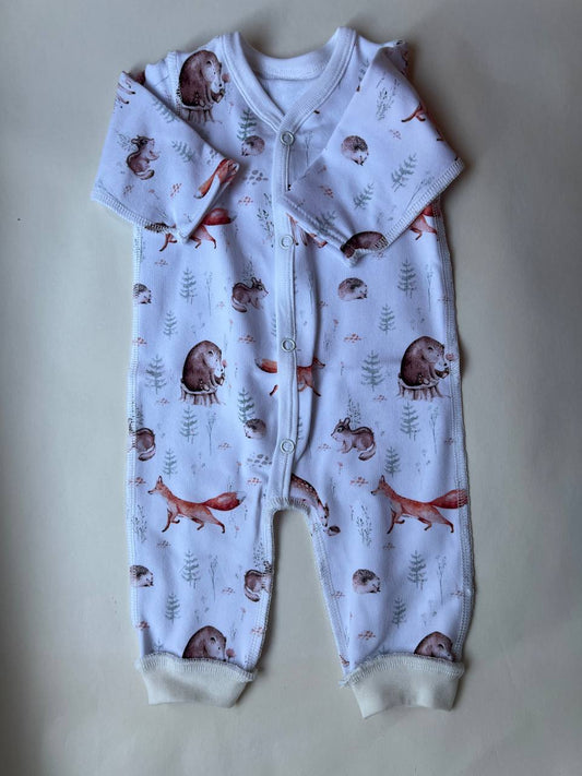 Kombinezons “Meža draugi” 40–42 — kājiņas ar manšetēm, rociņas bez manšetēm, siltināts cilpiņtrikotāža