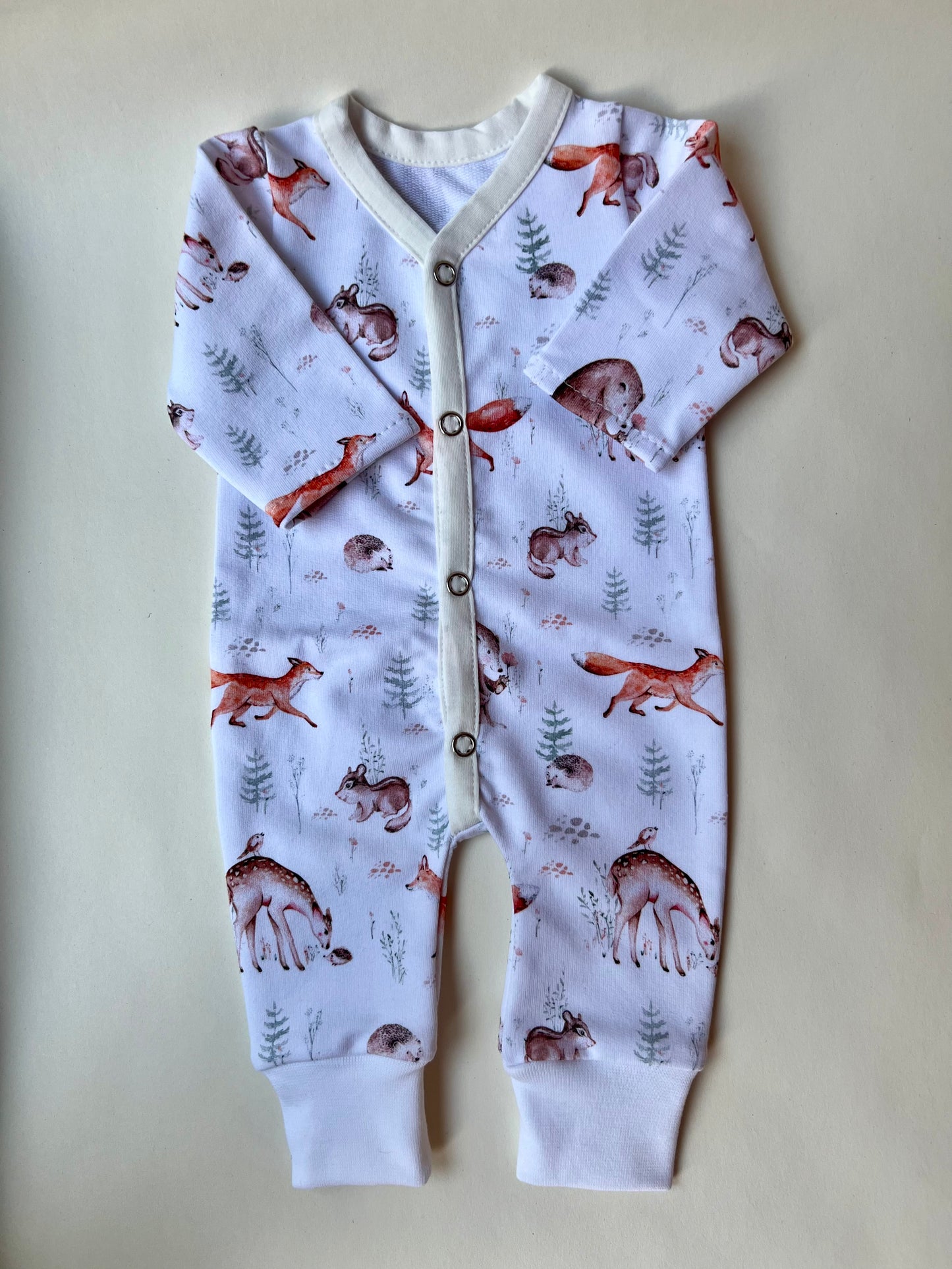 Bodijs “Meža draugi” 46/48 — atvērtas rociņas un kājiņas ar manšetēm