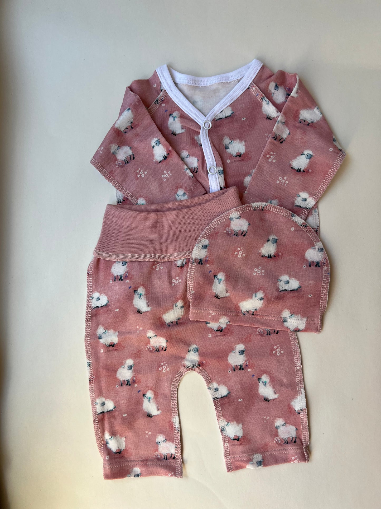 Комплект “Дружные овечки” 44–46 — жакетик, шапочка и брючки, швы наружу